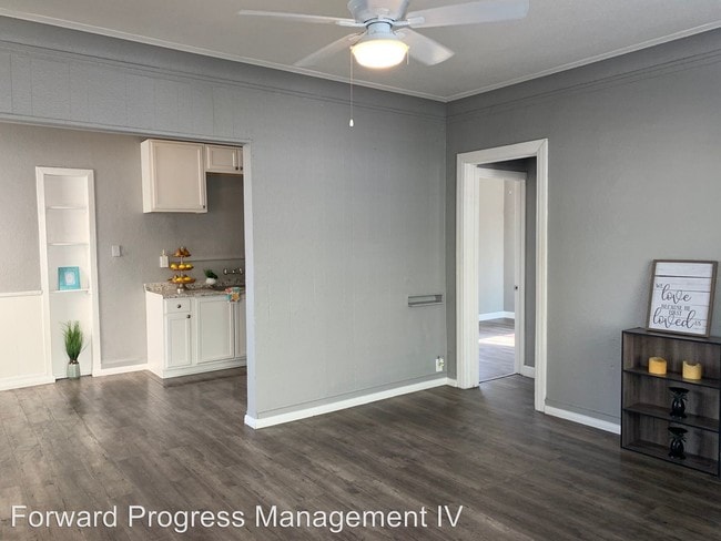 Building Photo - 1021 N Mariposa Ave