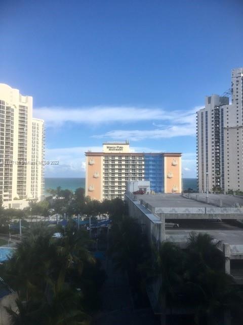 Foto del edificio - 19370 Collins Ave