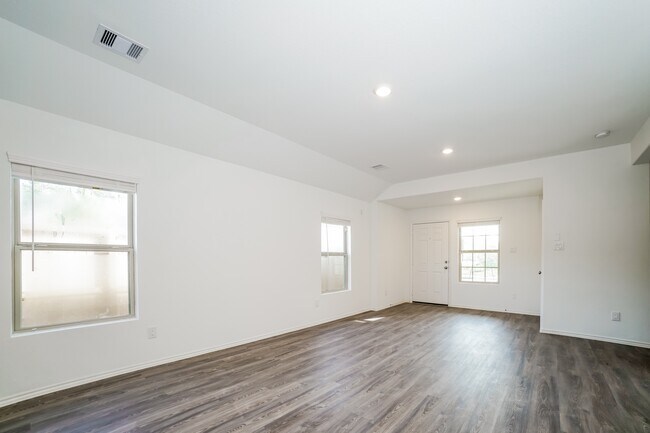 Foto del edificio - 1718 Campos Ct