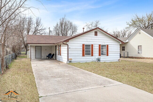 Building Photo - 137 N O