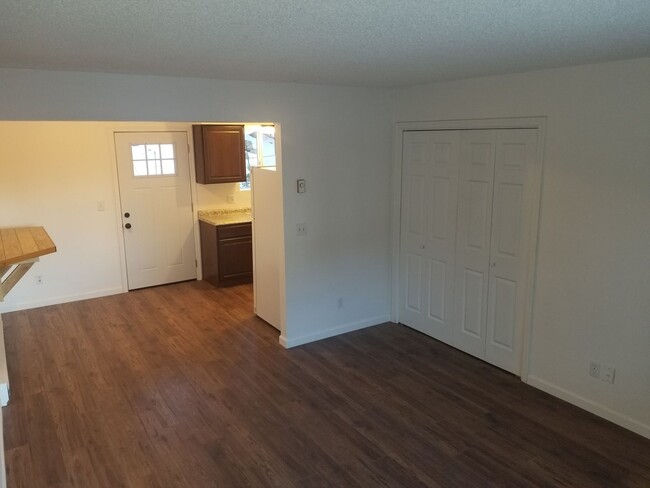 Building Photo - 2 Bed, 1 Bath Townhouse next to NAU!! Stud...