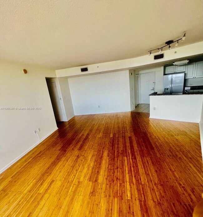 Building Photo - 19501 W Country Club Dr