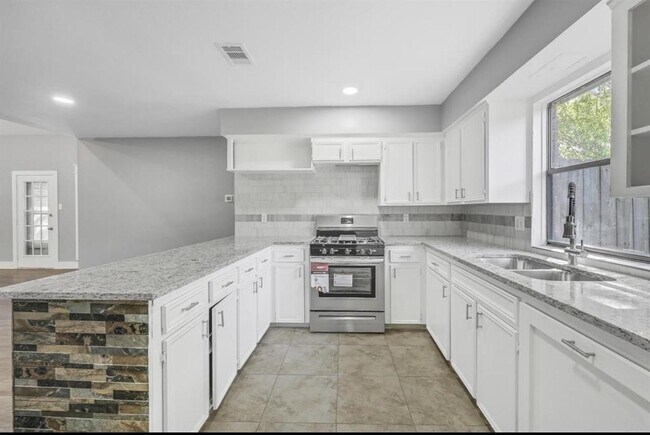 Foto del edificio - 18767 Glen Briar Ln