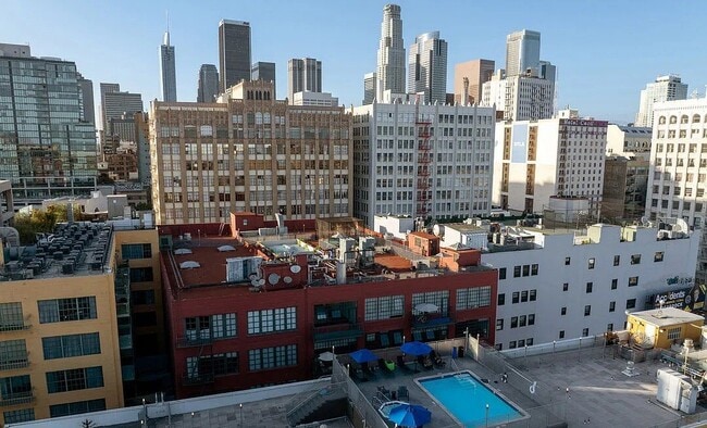Building Photo - 315 E 8th St