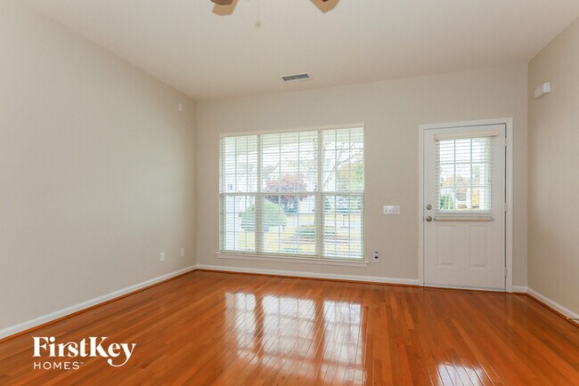 Building Photo - 2138 McKenzie Creek Dr