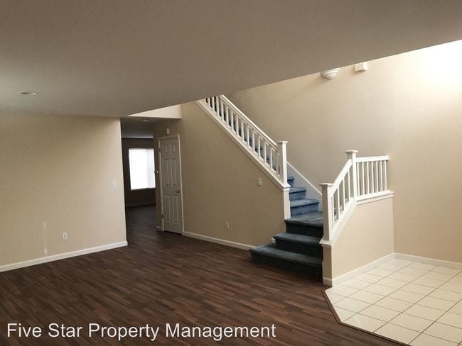 Building Photo - 4 br, 2.5 bath House - 3301 Wood Lily Ct