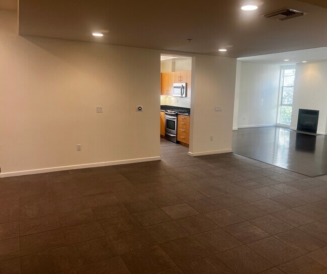 Foto del edificio - 10911 Wellworth Ave