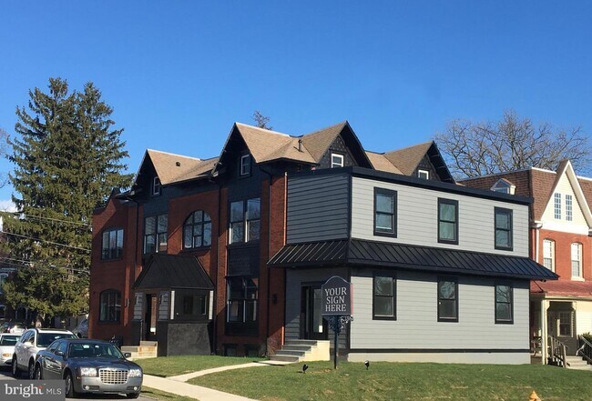 Building Photo - 301 S High St