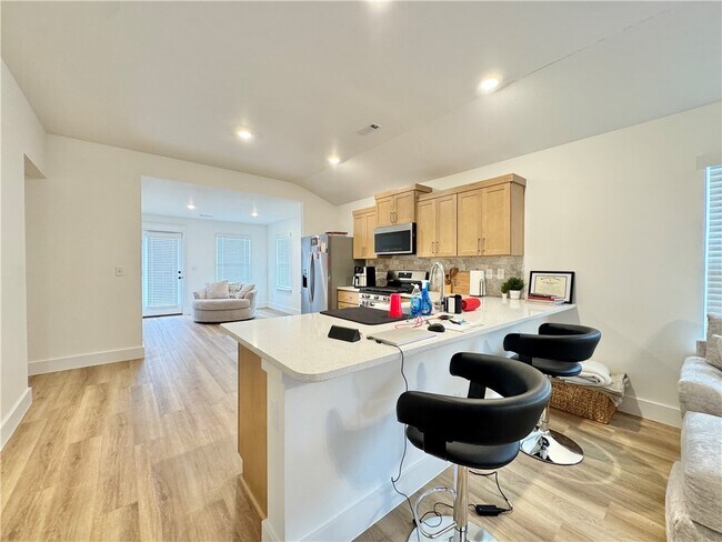 Foto del edificio - 681 Kendra St