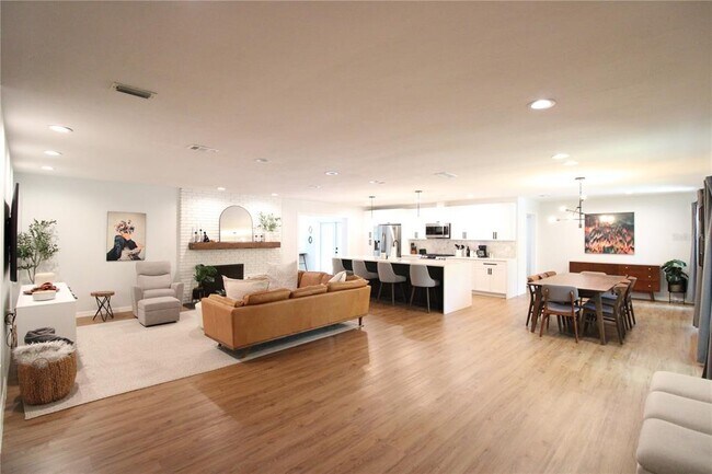 Foto del edificio - 3745 SW 6th Pl