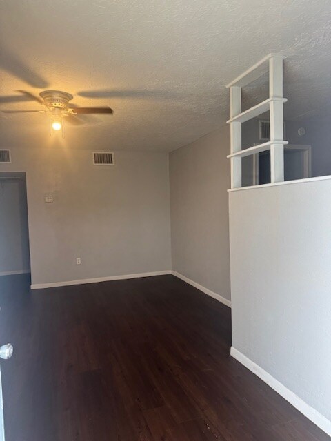 Foto principal - 5220 Weber Rd