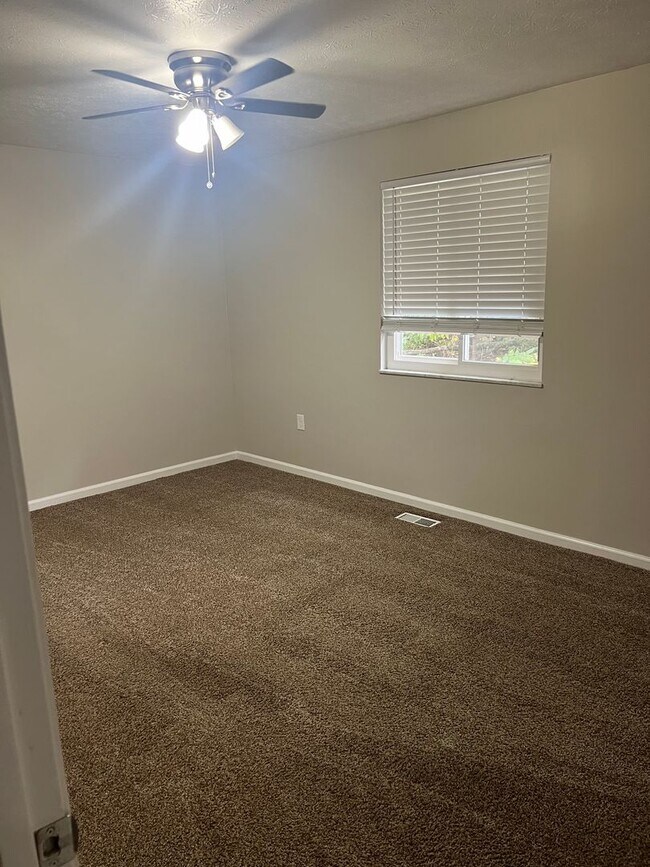 Building Photo - 2 bedroom fully renovated