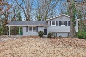 Building Photo - 2625 Crestdale Cir SE