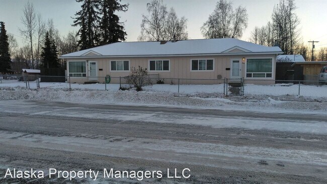 Foto del edificio - 3 br, 1 bath House - 820 Hollywood Dr
