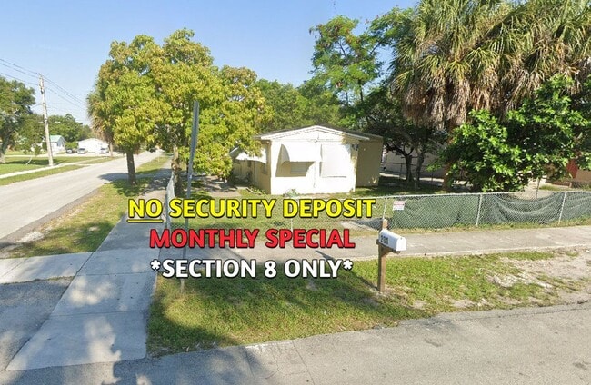 Nice 2-1 house by Walmart - Nice 2-1 house by Walmart