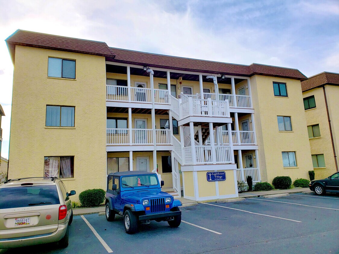 Exterior - 717 142nd St