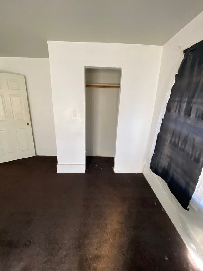 Building Photo - 1307 E Travis St