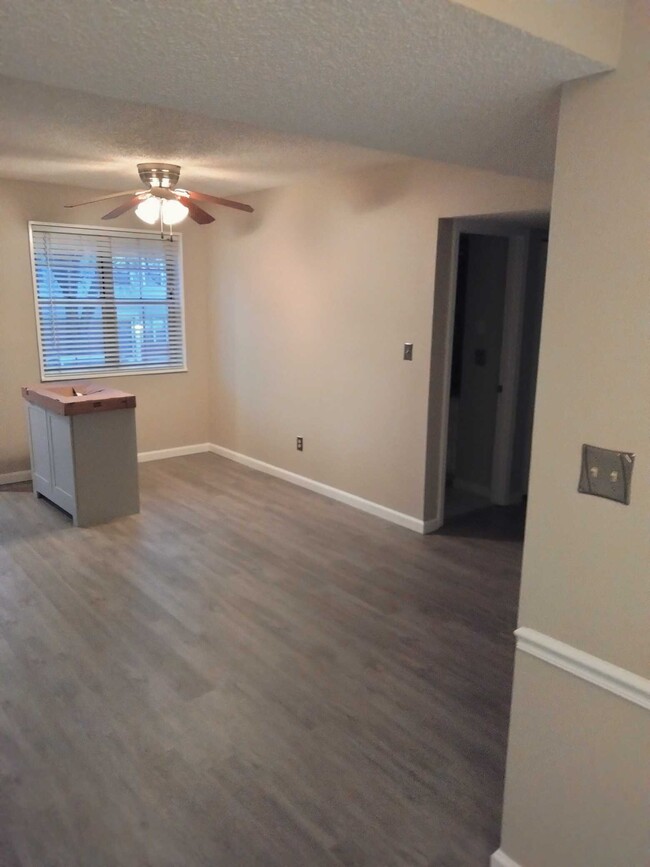 Building Photo - 1441 Bluebird Terrace