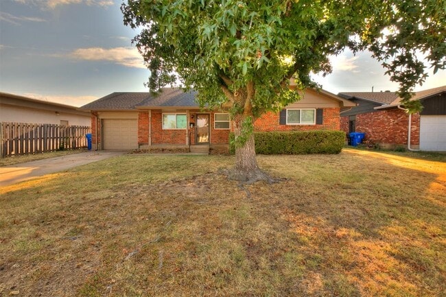 Building Photo - 201 Collier Dr