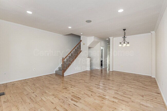 Building Photo - 4035 Cressida Pl