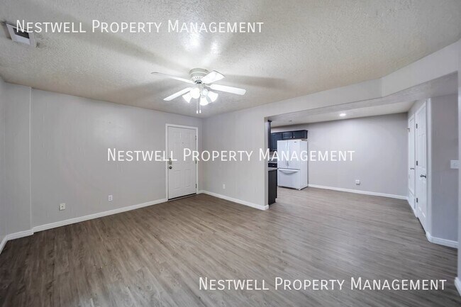 Building Photo - Updated  Mid-Level  3-bed Condo in Eagle M...