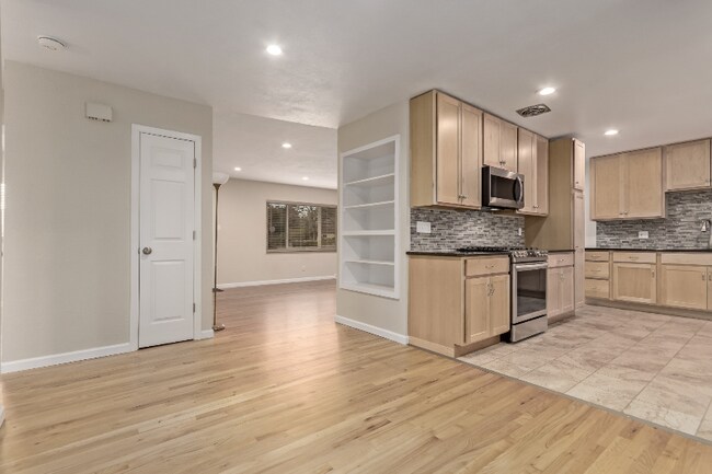 Building Photo - 12097 W New Mexico Ave