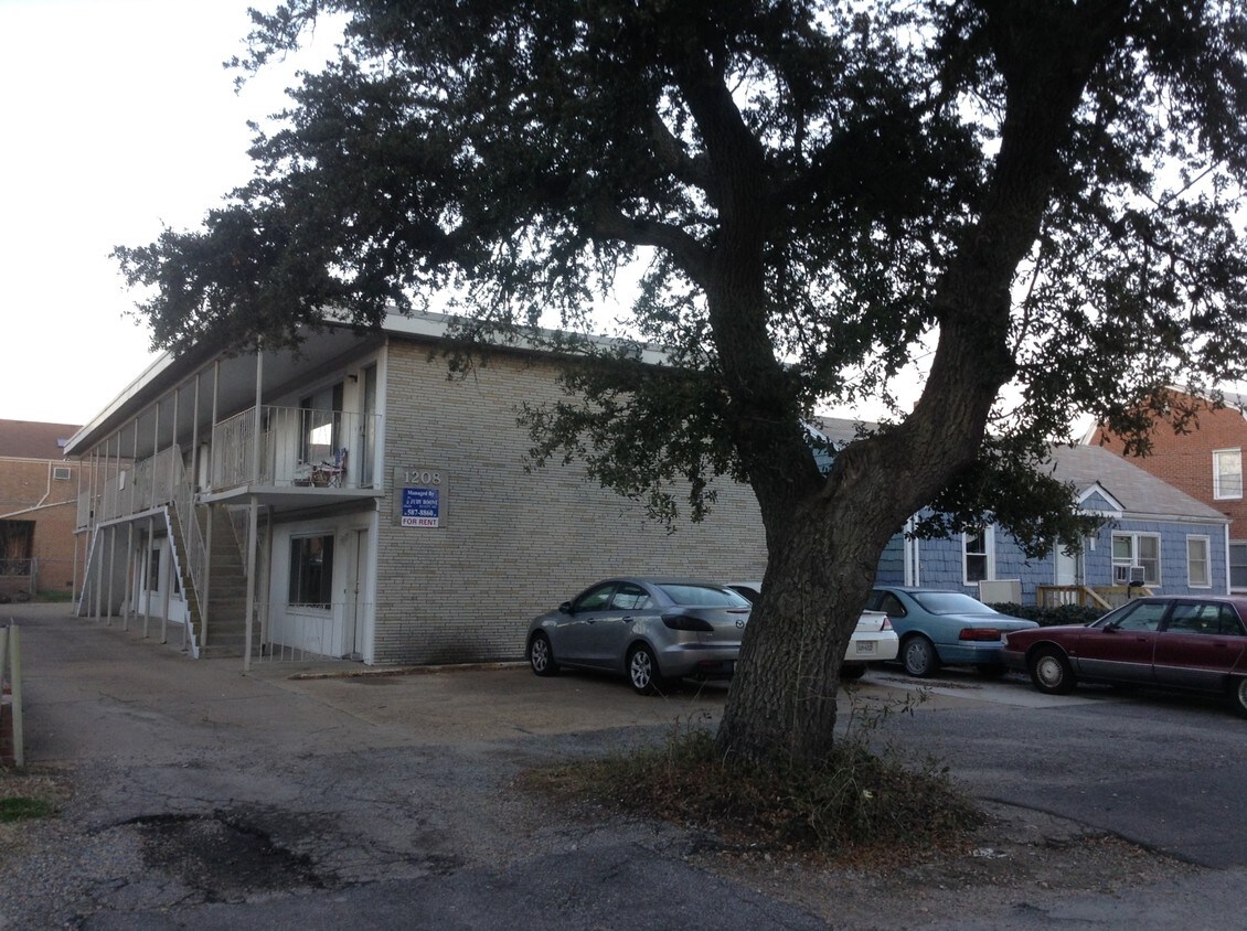 Building Photo - 1208 Little Bay Ave