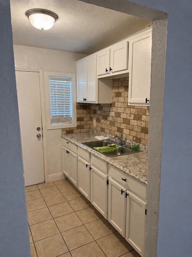 Building Photo - 602 Ellor Dr