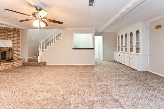 Building Photo - 16911 Memorial Oaks Ln
