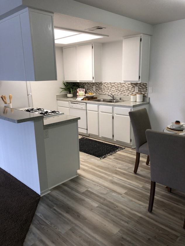 Primary Photo - Goodmanor Apartments