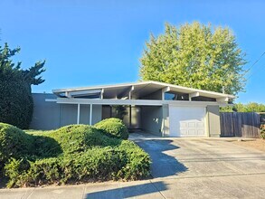 Building Photo - 4100 Wilson Ln