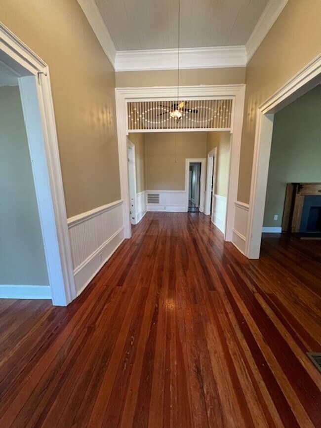 Building Photo - 217 Whiteoak Street