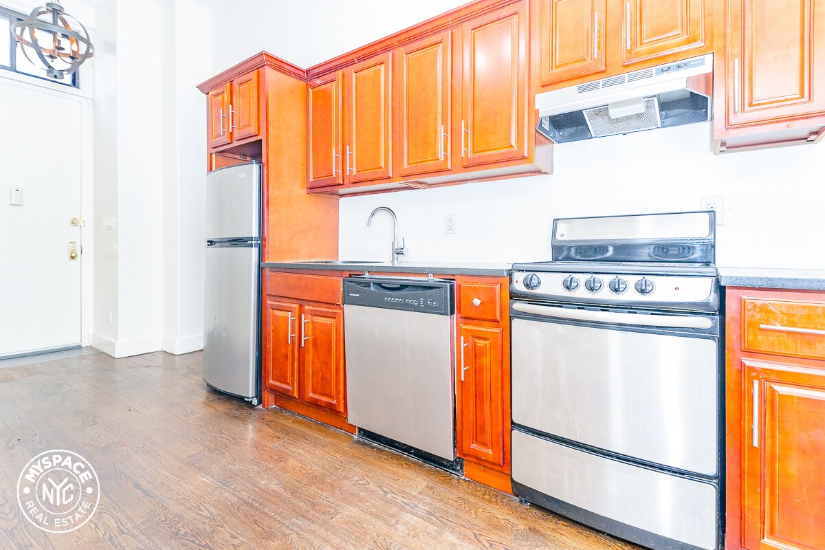 132 Graham Ave Unit F, Brooklyn, NY 11206 Room for Rent in Brooklyn