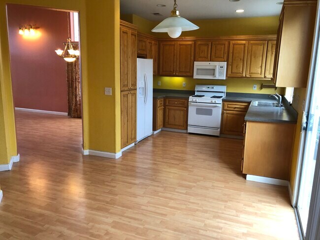 Kitchen - 2308 Gianera St