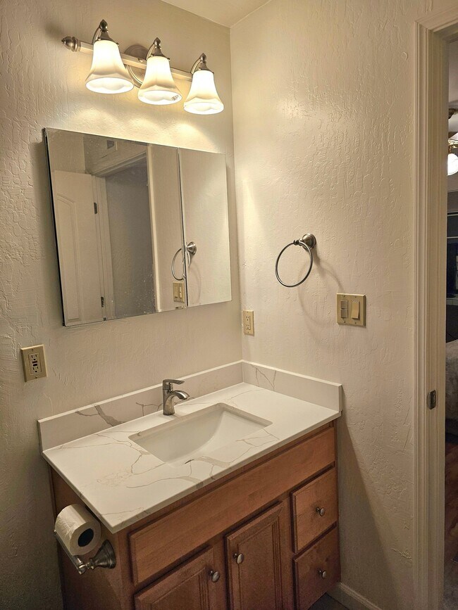 Building Photo - 419 Curie Dr