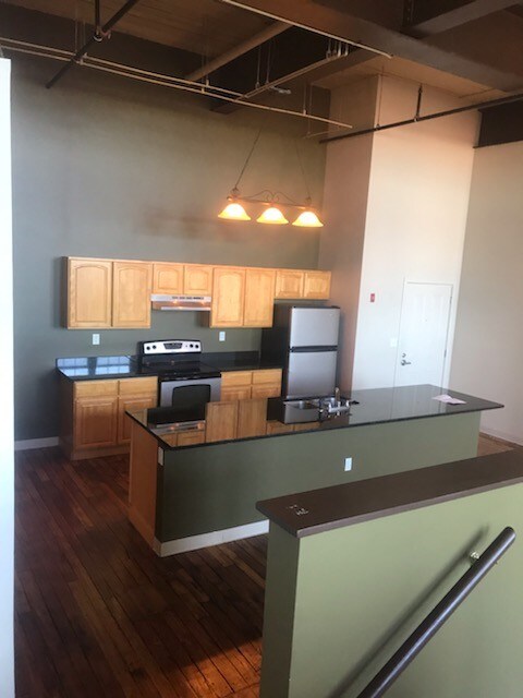 Building Photo - 685 Social St