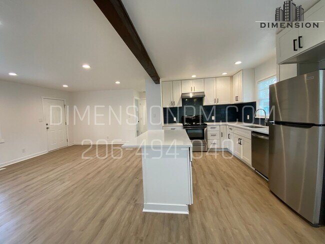 Foto del edificio - Fully  remodeled 3 bed, 1 bath house in Lakewood!
