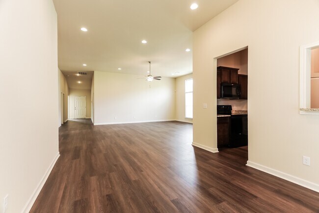Foto del edificio - 325 Clover Cir