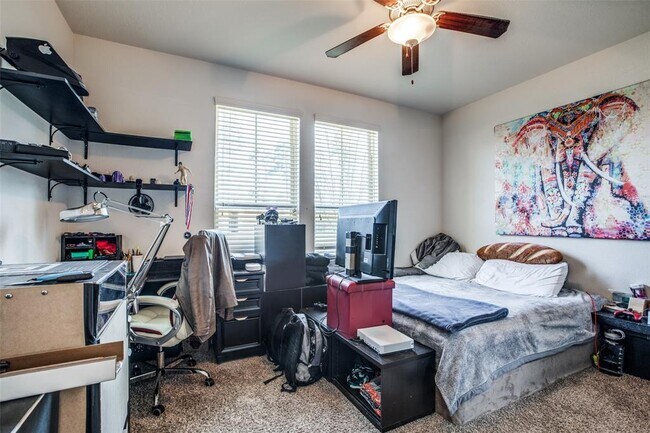 Foto del edificio - 14011 Wolftrap Ln