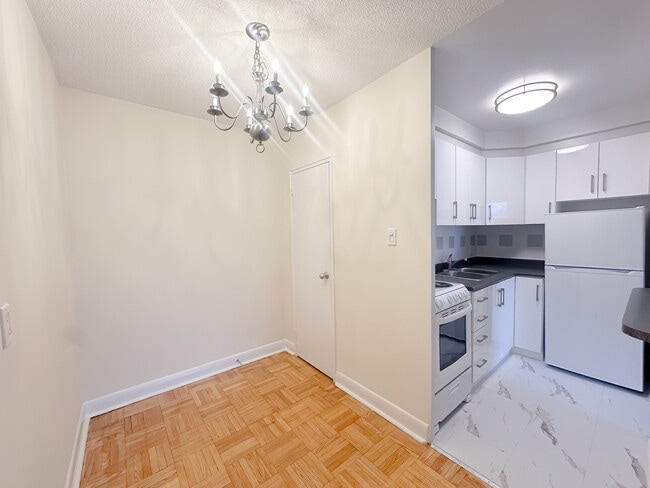 Building Photo - Ranleigh Manor