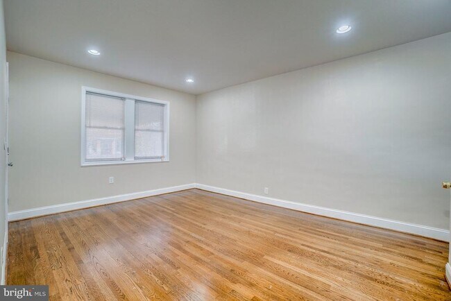 Building Photo - 149 Denison St