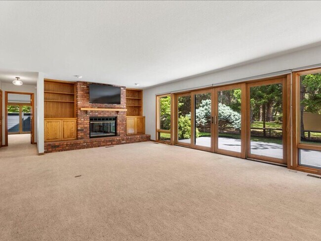 Building Photo - Stunning Custom Home 4 Bedroom in the Gated Mountain High Golf Community!