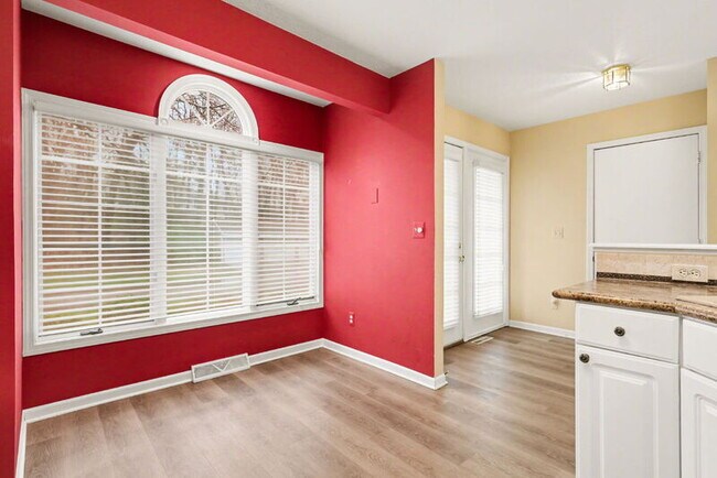 Foto del edificio - 4319 Valley Hollow Dr NE