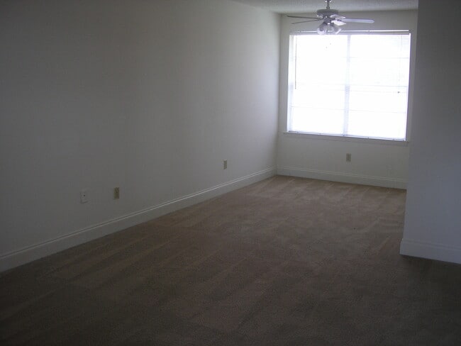 Building Photo - 2317 W Metairie Ave