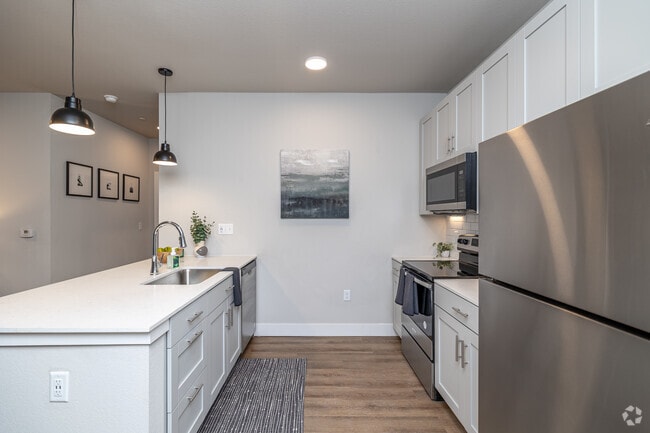 1BR, 1BA - 751 - 756SF - Cocina - The Junction at Rogers