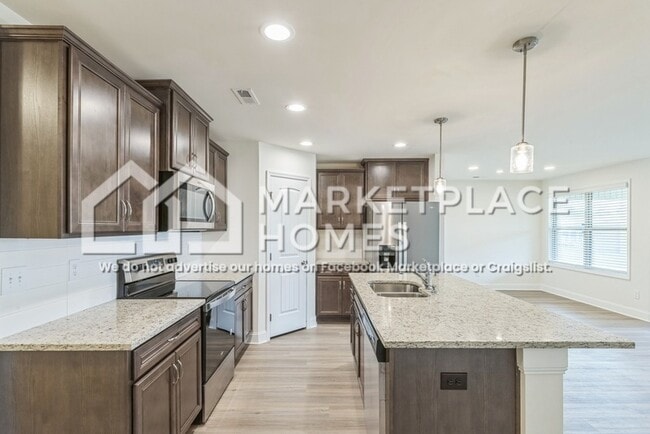 Foto del edificio - 6079 Thorntons Way Cir NW