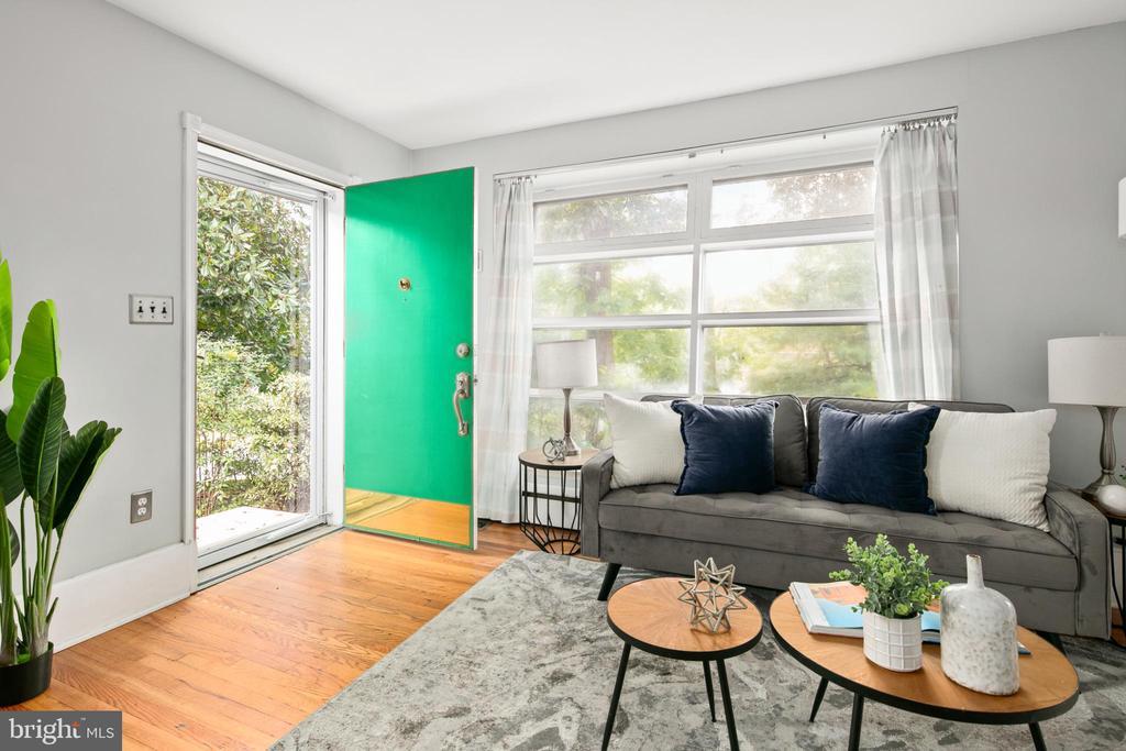 Foto principal - 6381 Lakewood Dr