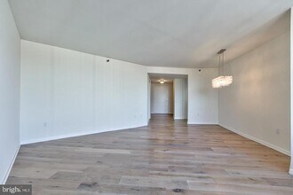 Building Photo - 202 W Rittenhouse Square