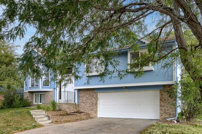 Building Photo - Well Appointed 3 Bedroom In Prime Location...