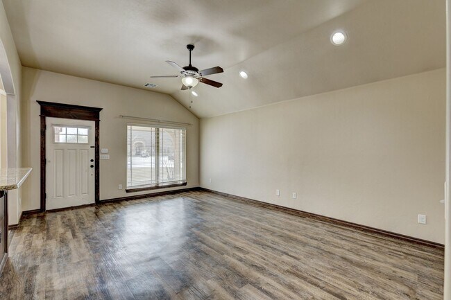 Foto del edificio - 5701 Goldfinger Rd
